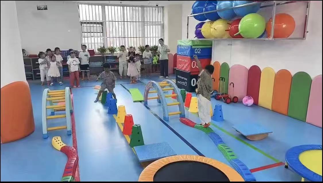 集体感统训练课堂
